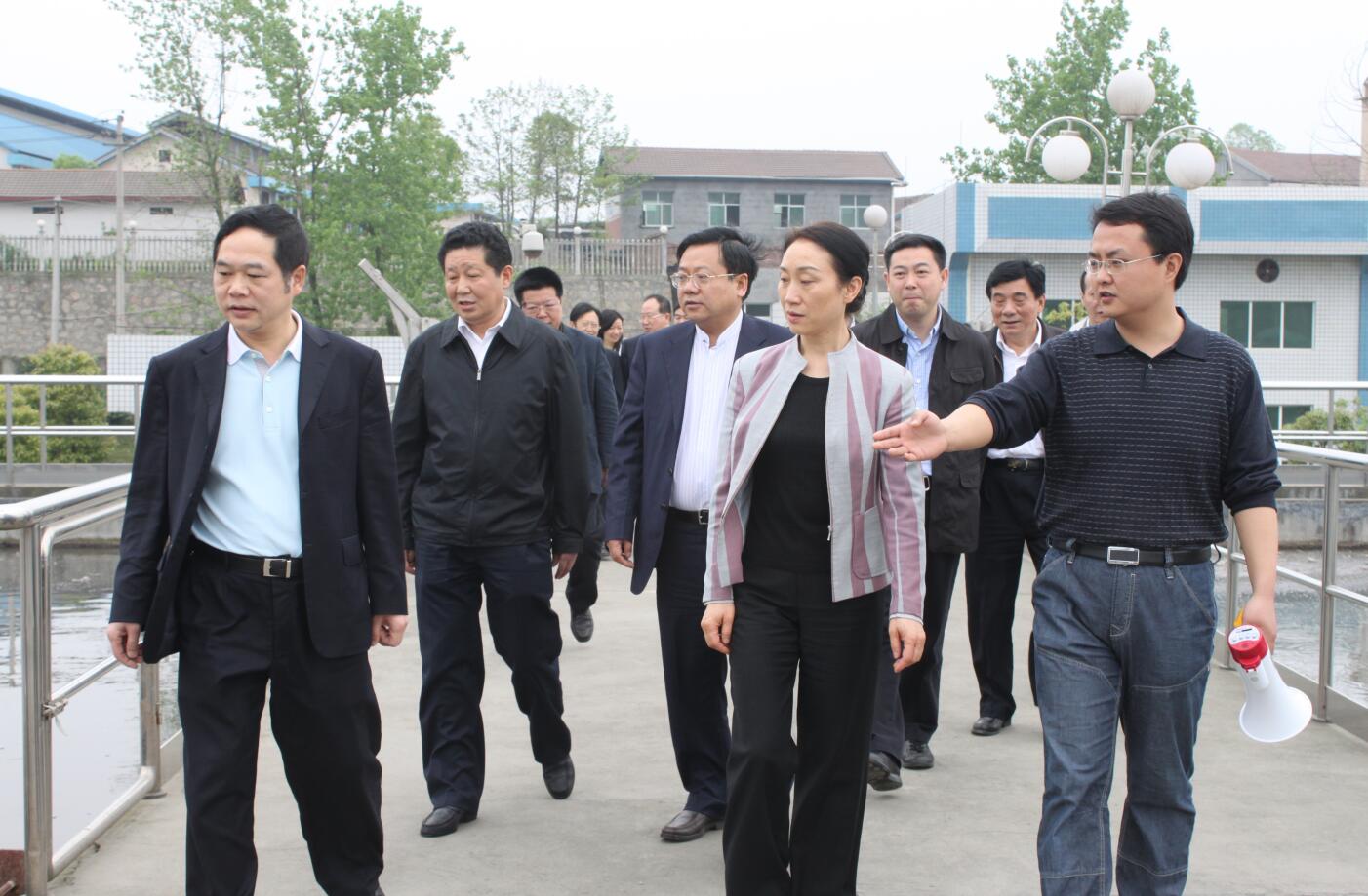 2011年4月，省政協(xié)主席，時任省委常委、統(tǒng)戰(zhàn)部部長李薇薇來公司視察.JPG