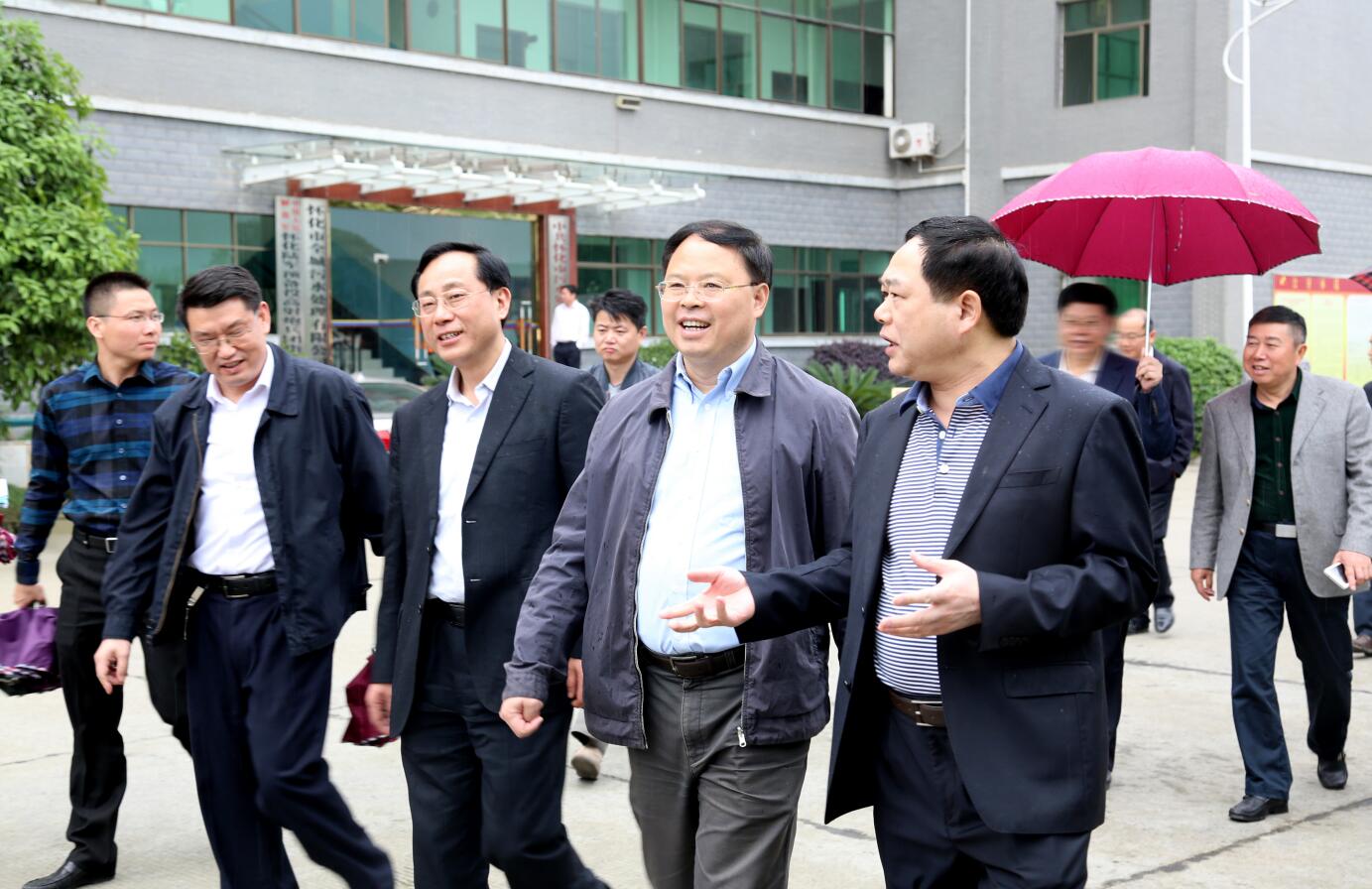 2015年4月，省委常委副省長張劍飛蒞臨公司視察.JPG