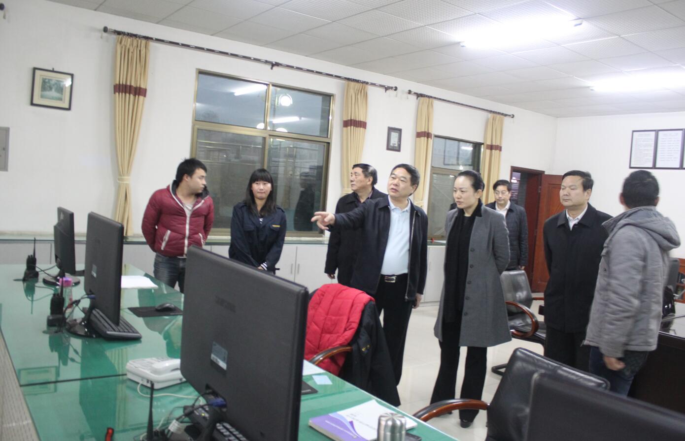 2014年1月，時任懷化市市長李暉蒞臨公司調(diào)研.JPG