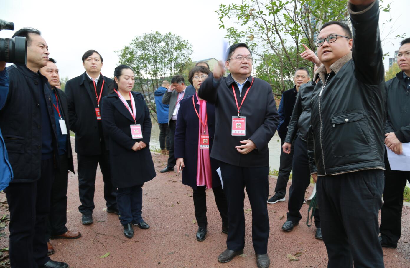 2018年11月，市政協(xié)主席李軍察看污水處理管網(wǎng).JPG